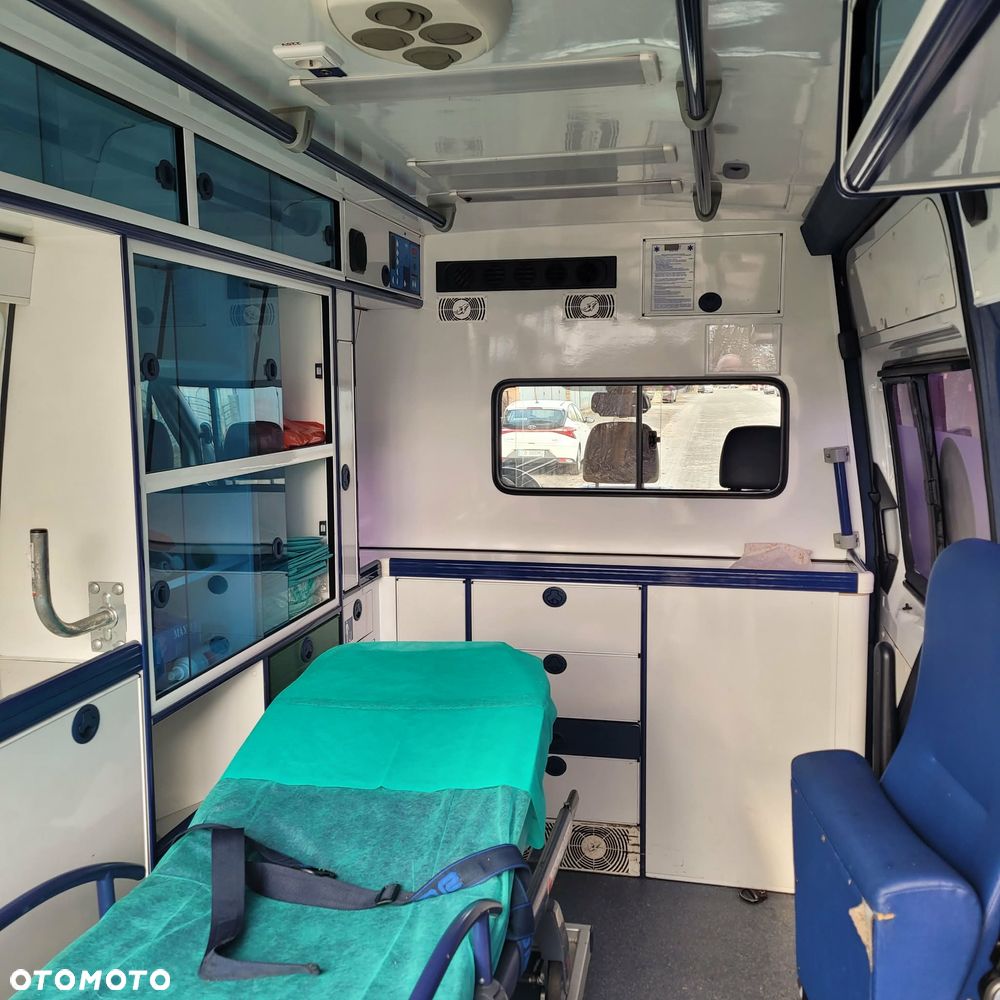 Mercedes-Benz Sprinter - 14