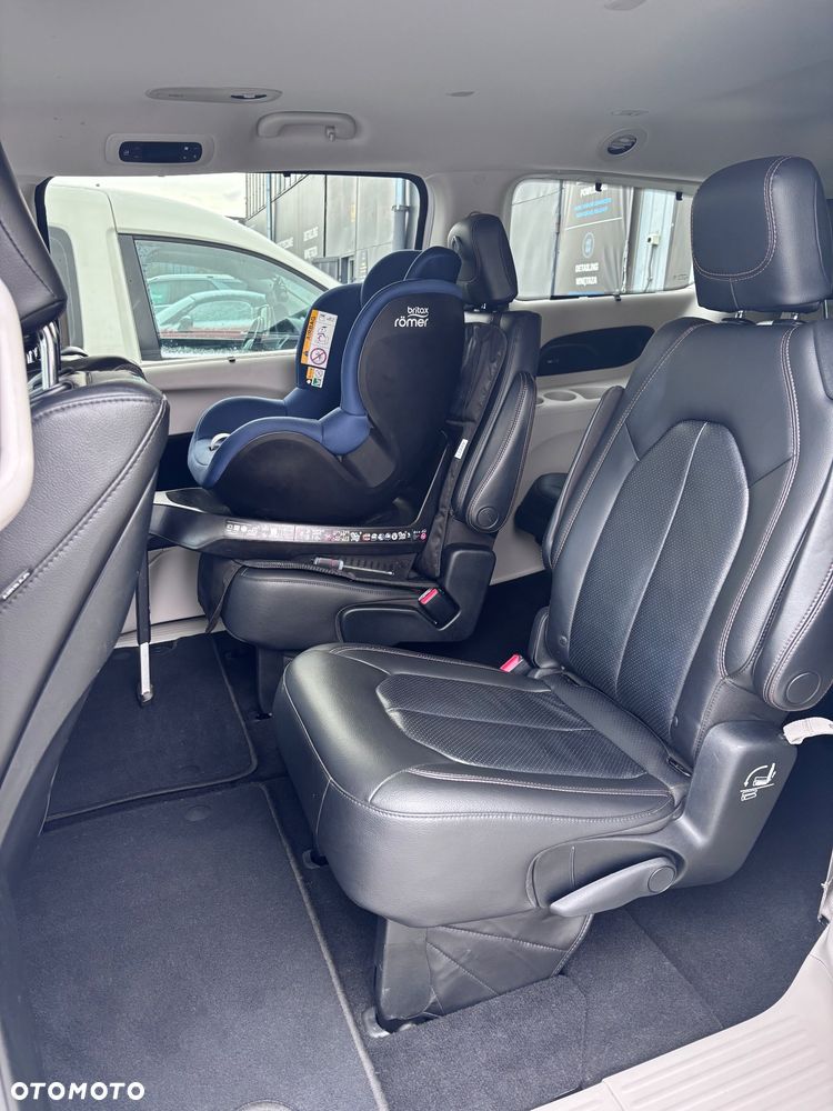 Chrysler Pacifica - 21