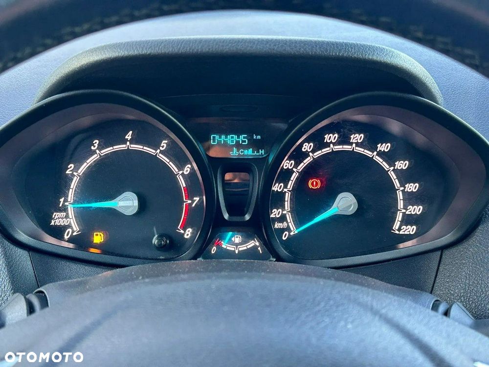 Ford Transit Courier - 18