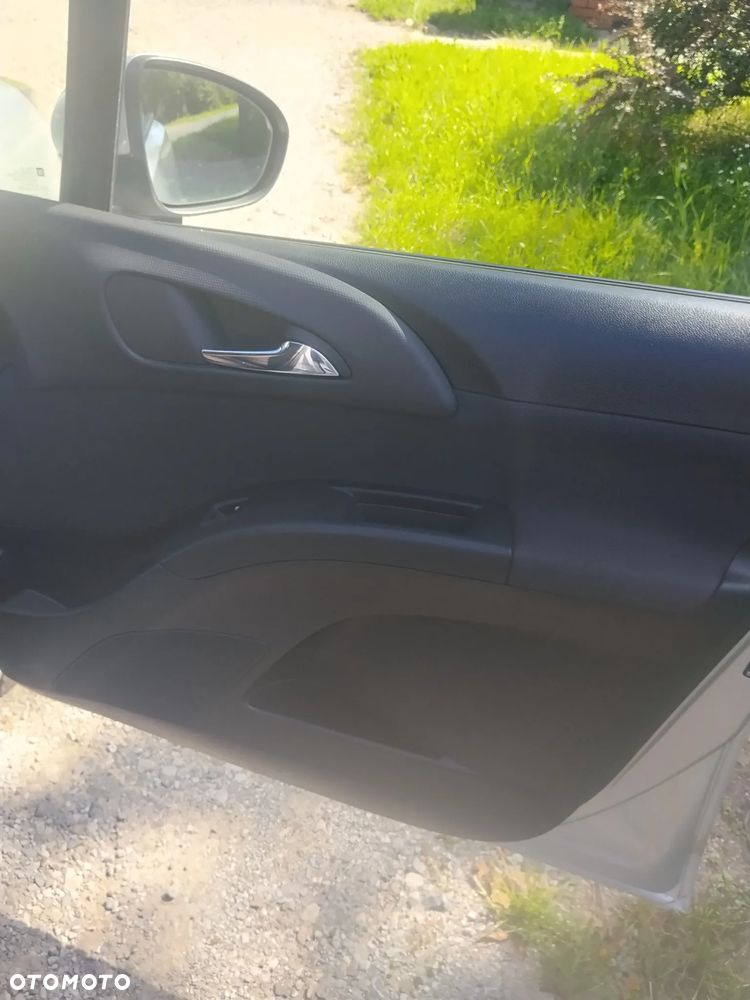 Opel Meriva - 18