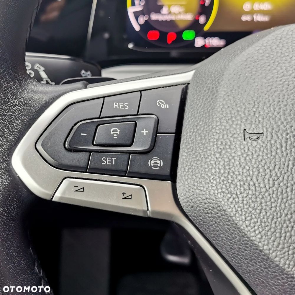 Volkswagen Golf - 11