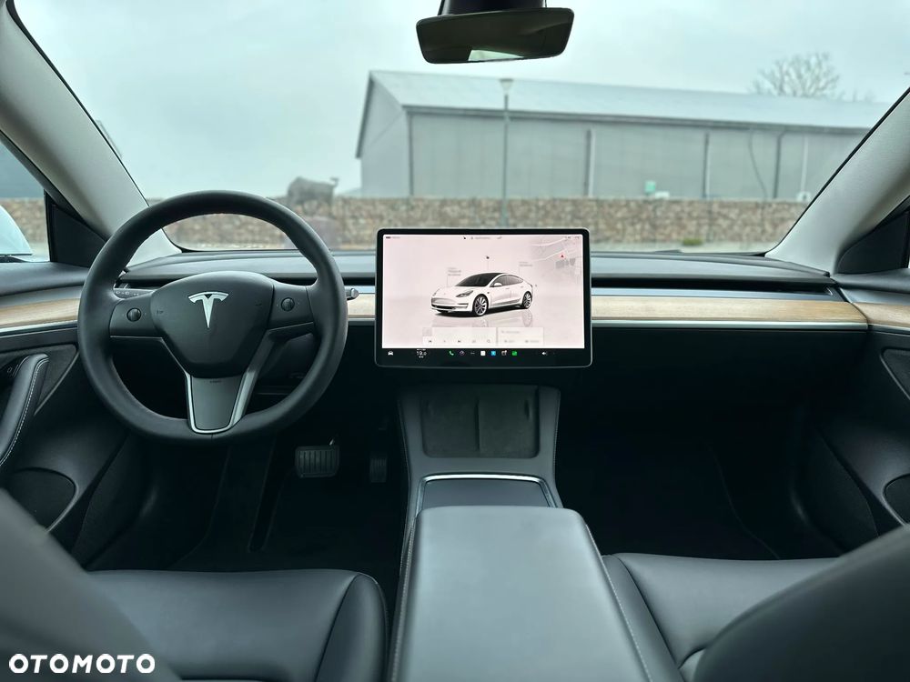 Tesla Model 3 - 10