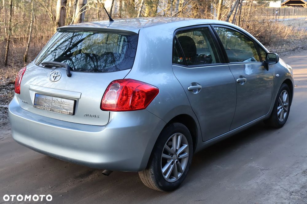 Toyota Auris 1.33 VVT-i Luna - 4