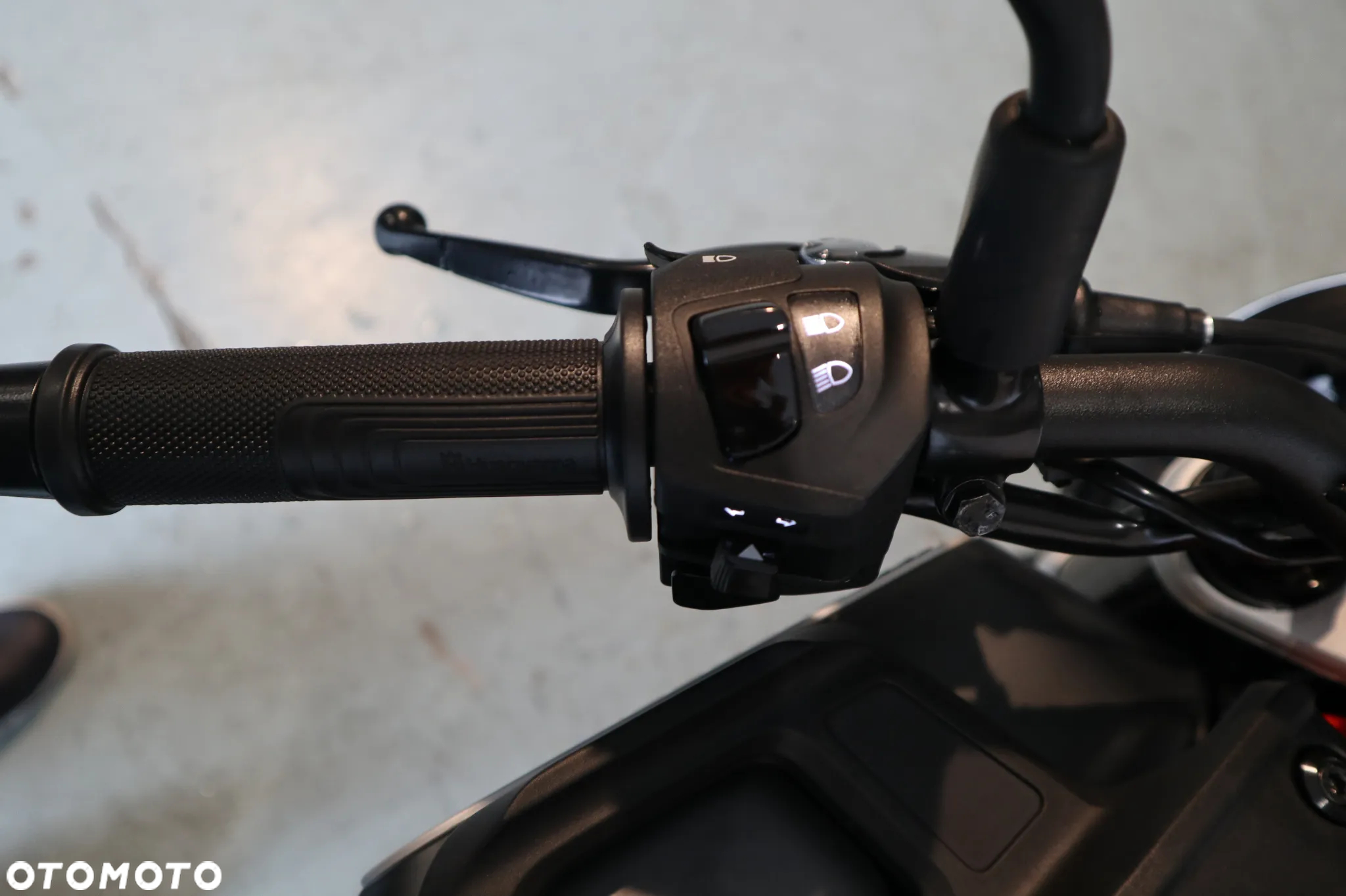 Husqvarna Svartpilen - 8