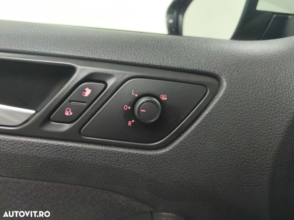 Volkswagen Jetta 2.0 TDI Highline - 11