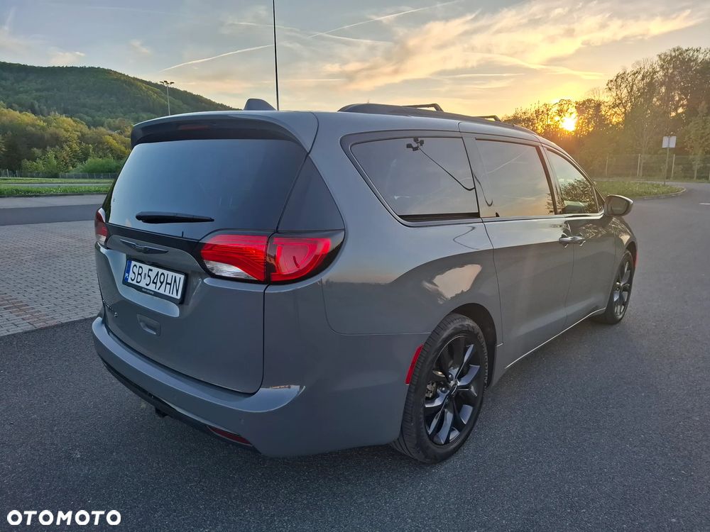 Chrysler Pacifica - 3