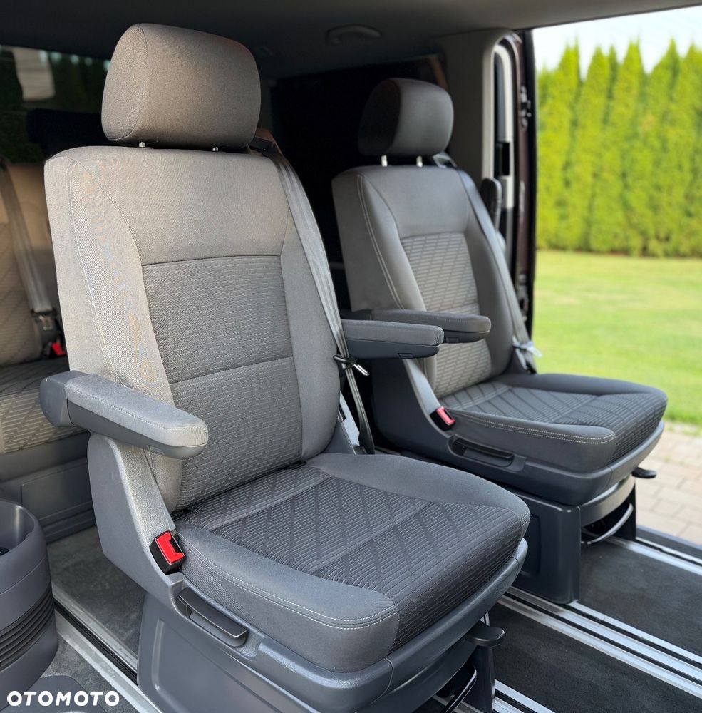 Volkswagen Multivan - 32
