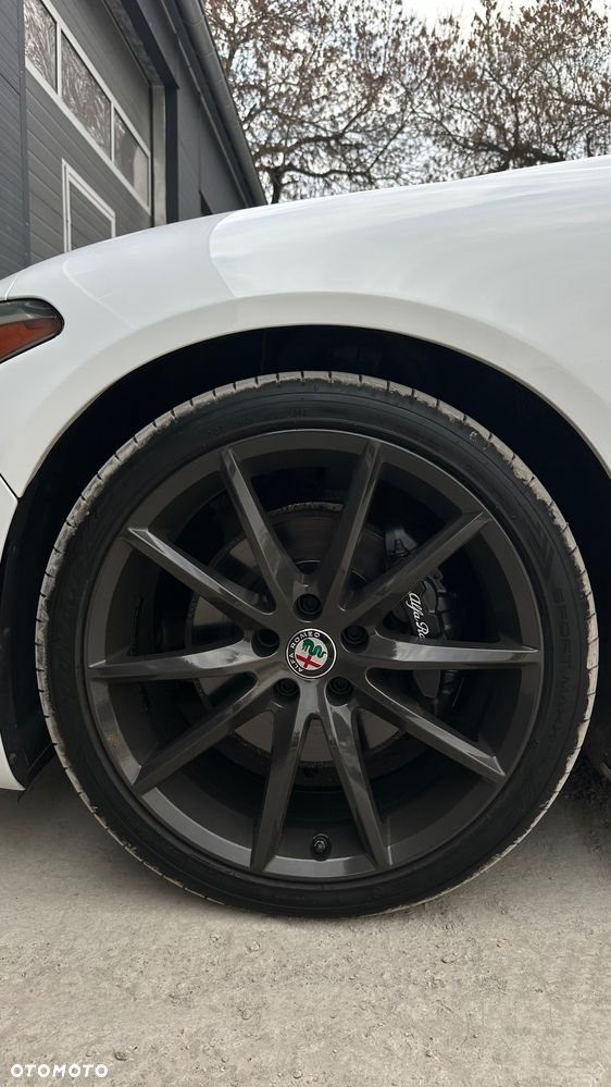 Alfa Romeo Giulia 2.0 Turbo 16V AT8-Q4 Ti - 27