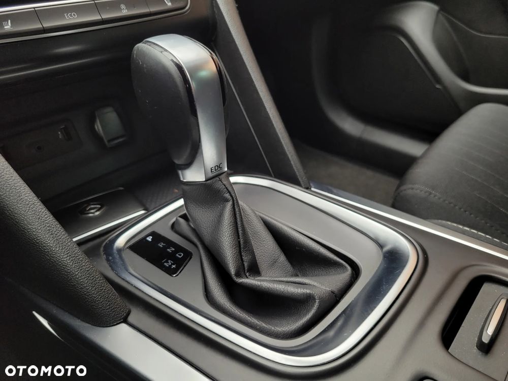 Renault Megane ENERGY TCe 140 EDC LIMITED - 23