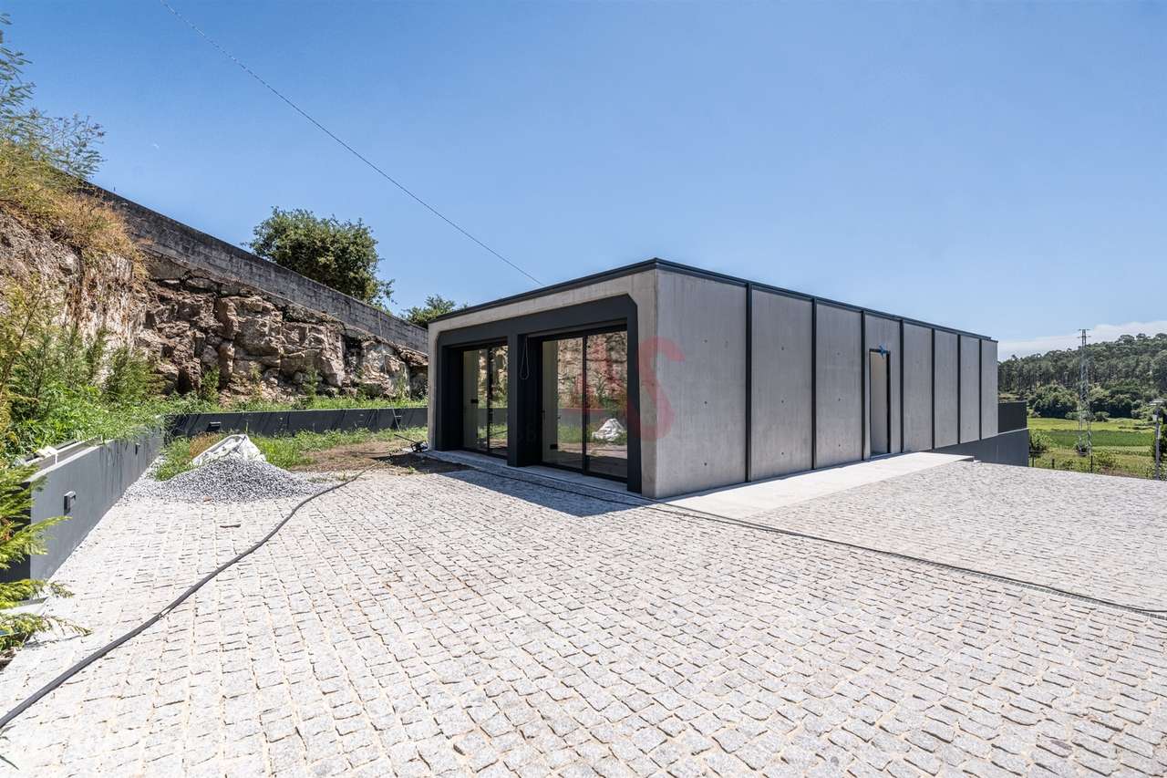 Moradia Térrea T3 com Piscina | Nova | Leitões, Guimarães - Grande imagem: 2/34