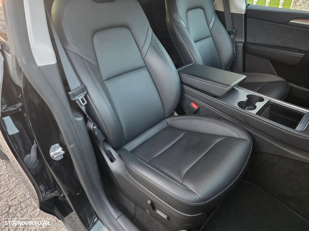 Tesla Model Y Long Range Dual Motor AWD - 17