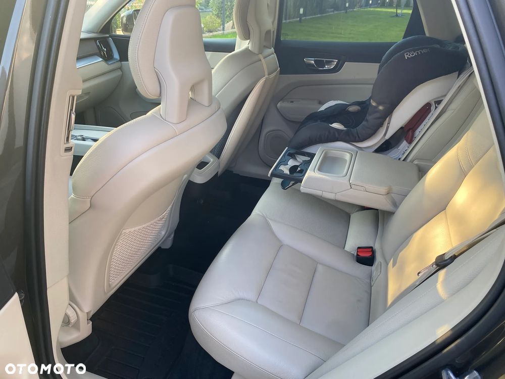 Volvo XC 60 D4 AWD Geartronic Momentum - 22