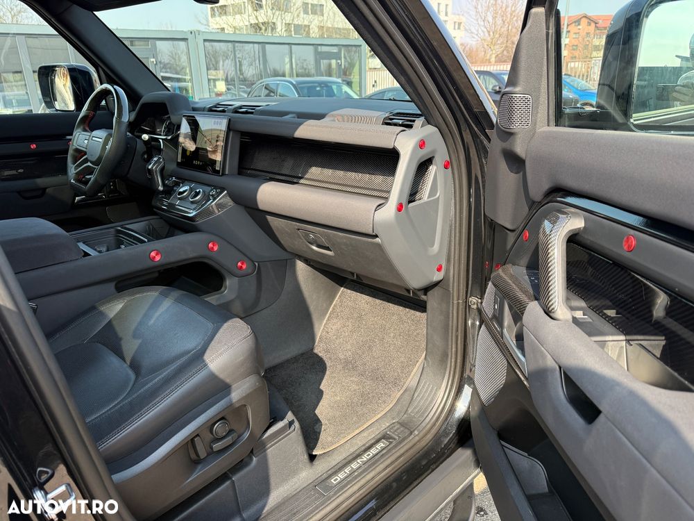 Land Rover Defender 110 3.0D 250 MHEV Hard Top X-Dynamic SE - 13