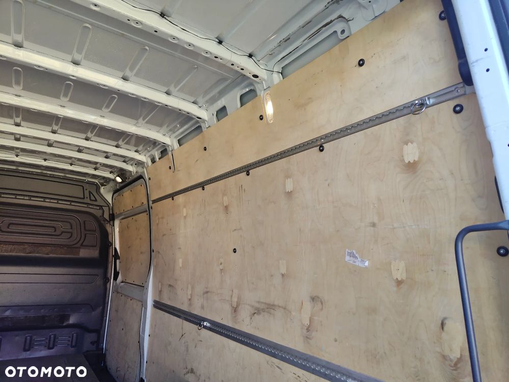 Mercedes-Benz SPRINTER 907 - 21