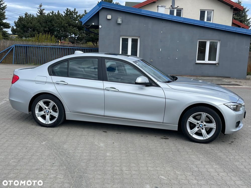 BMW Seria 3 328i xDrive Sport-Aut - 15