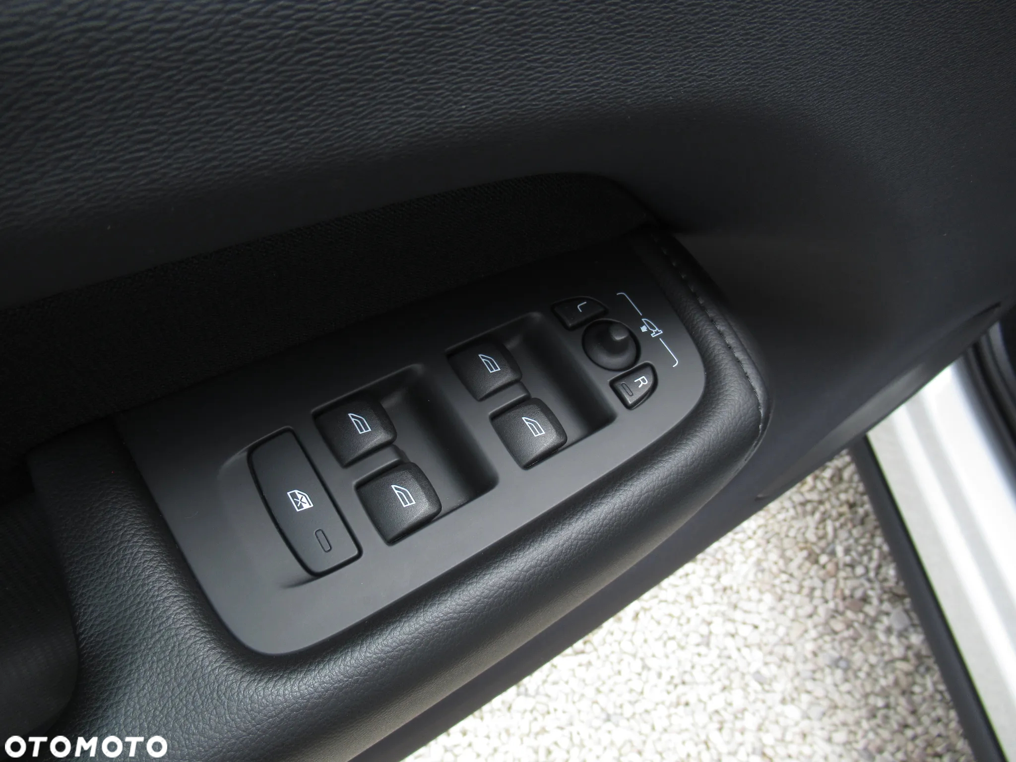 Volvo XC 60 B4 B Momentum - 35