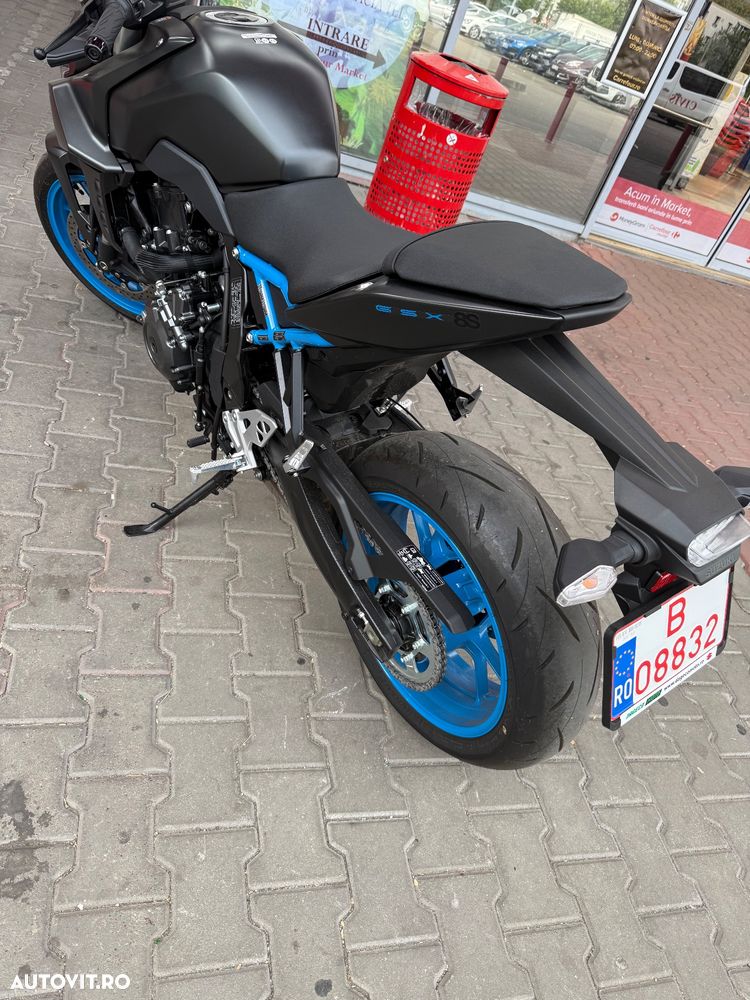 Suzuki GSX-8S - 8