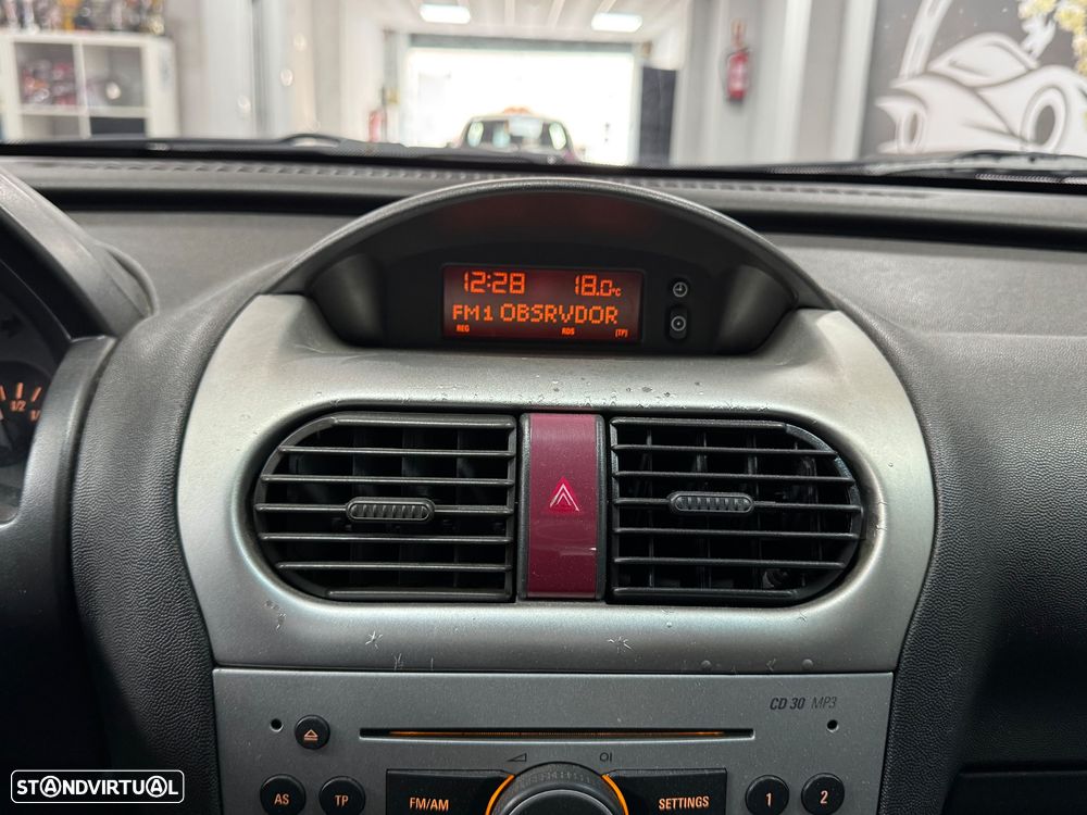 Opel Corsa 1.2 Twinport Cosmo - 30