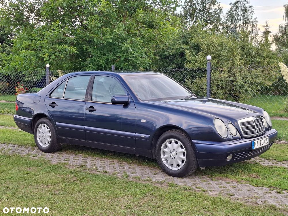 Mercedes-Benz Klasa E 240 Classic - 37