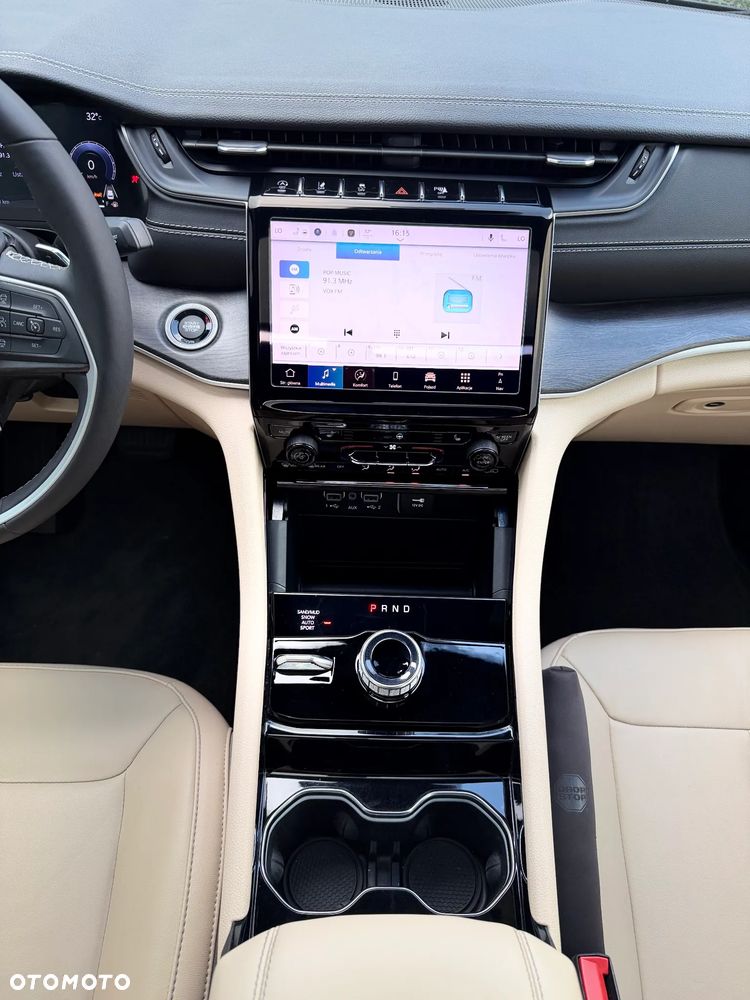 Jeep Grand Cherokee - 26