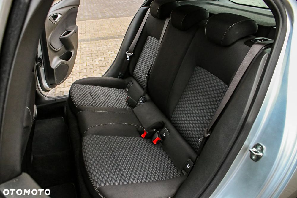 Opel Astra 1.2 Turbo Elegance - 31