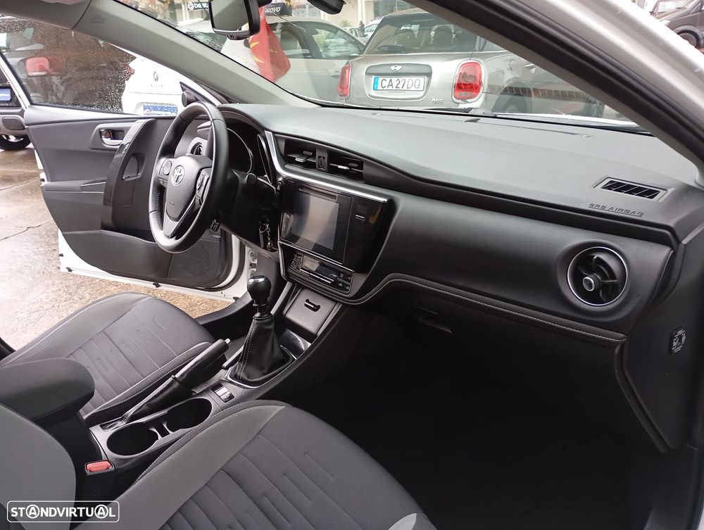 Toyota Auris 1.2 Turbo Design Edition - 3