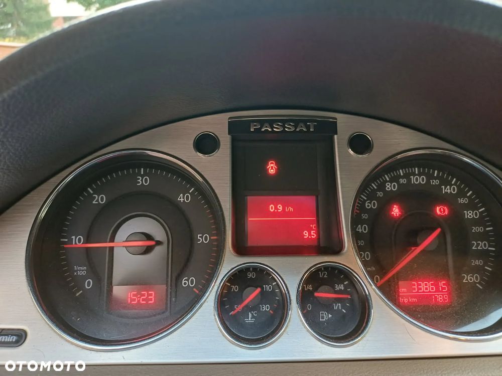 Volkswagen Passat 2.0 TDI DPF Highline - 9