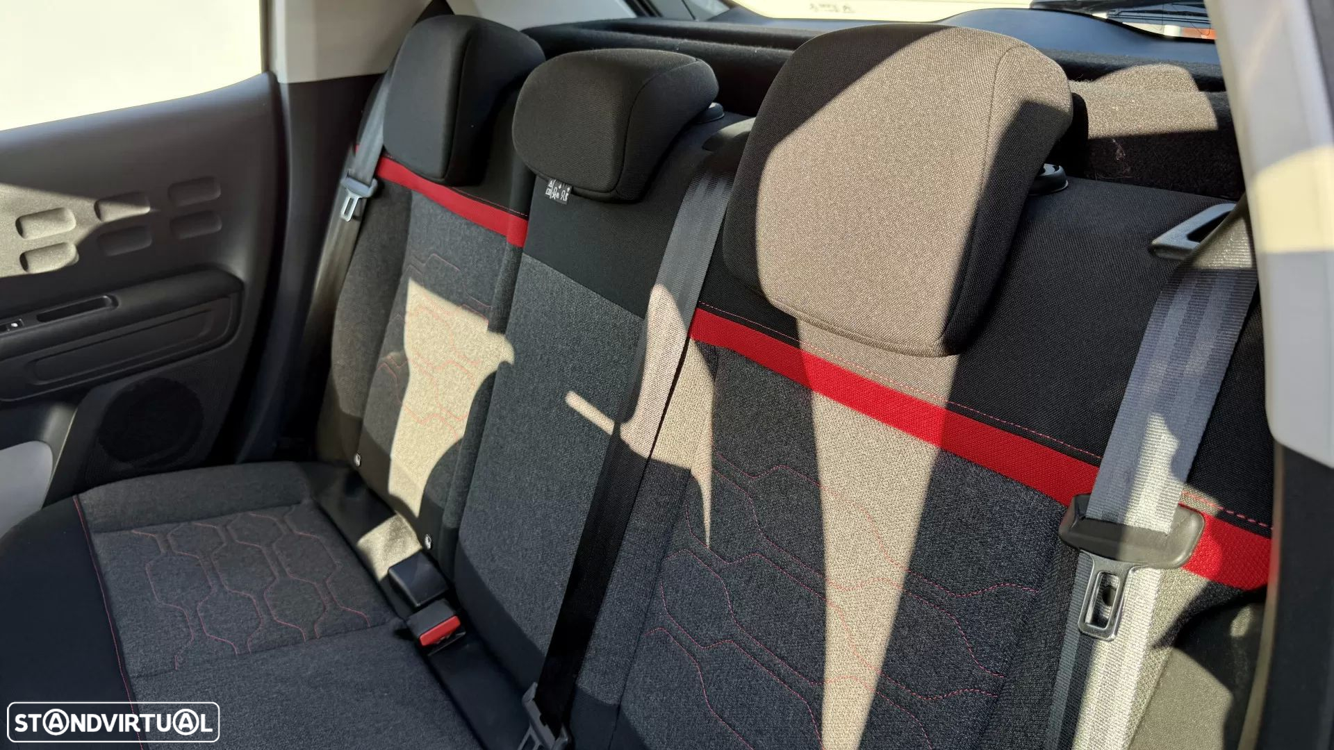 Citroën C3 1.2 PureTech Shine EAT6 - 21