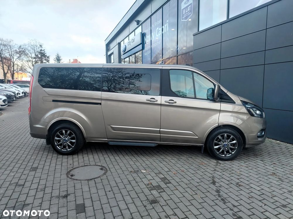 Ford Tourneo Custom - 28