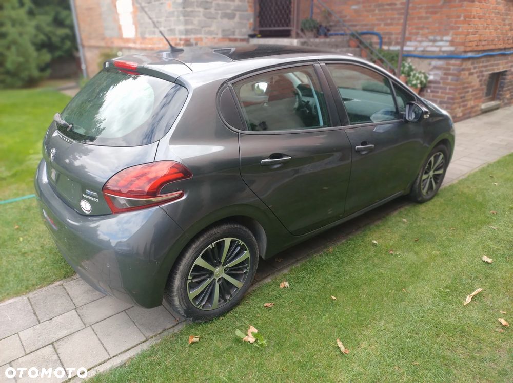 Peugeot 208 2017 photo 5