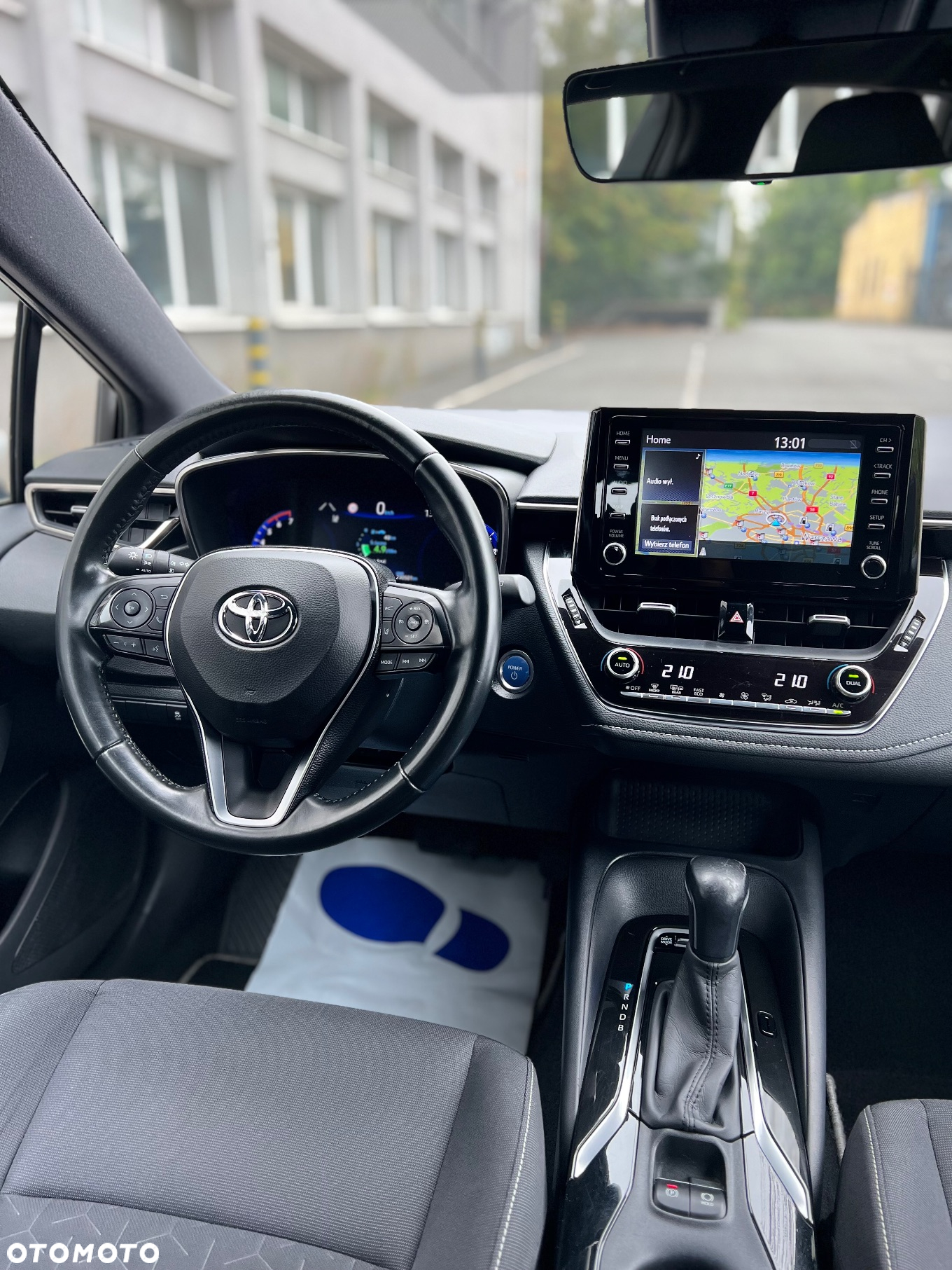 Toyota Corolla 1.8 Hybrid - 12