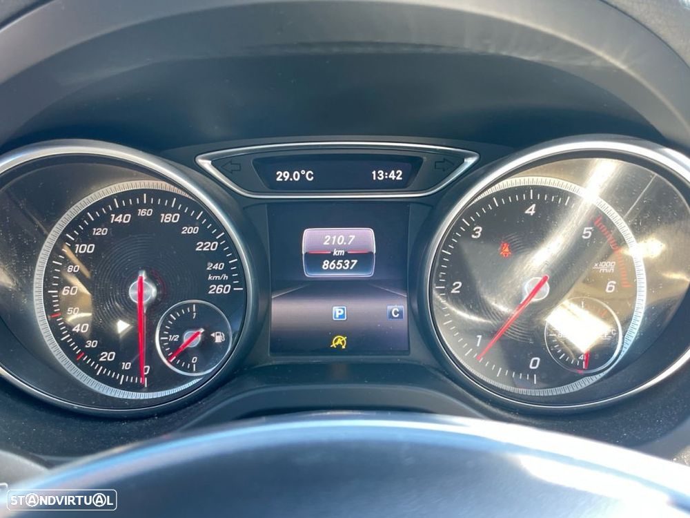 Mercedes-Benz CLA 180 d Shooting Brake - 3