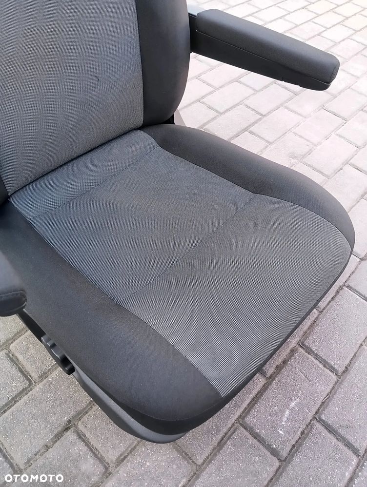 Fotel kierowcy VW T6 Austin podłokietnik - 10