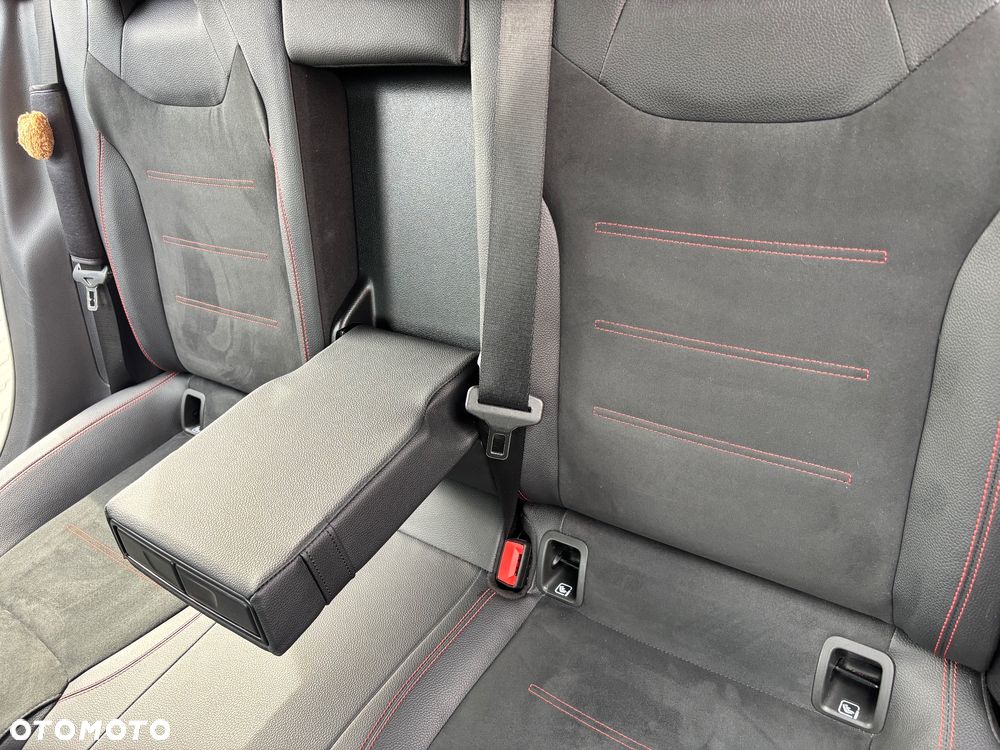 Mercedes-Benz CLA 200 7G-DCT - 12