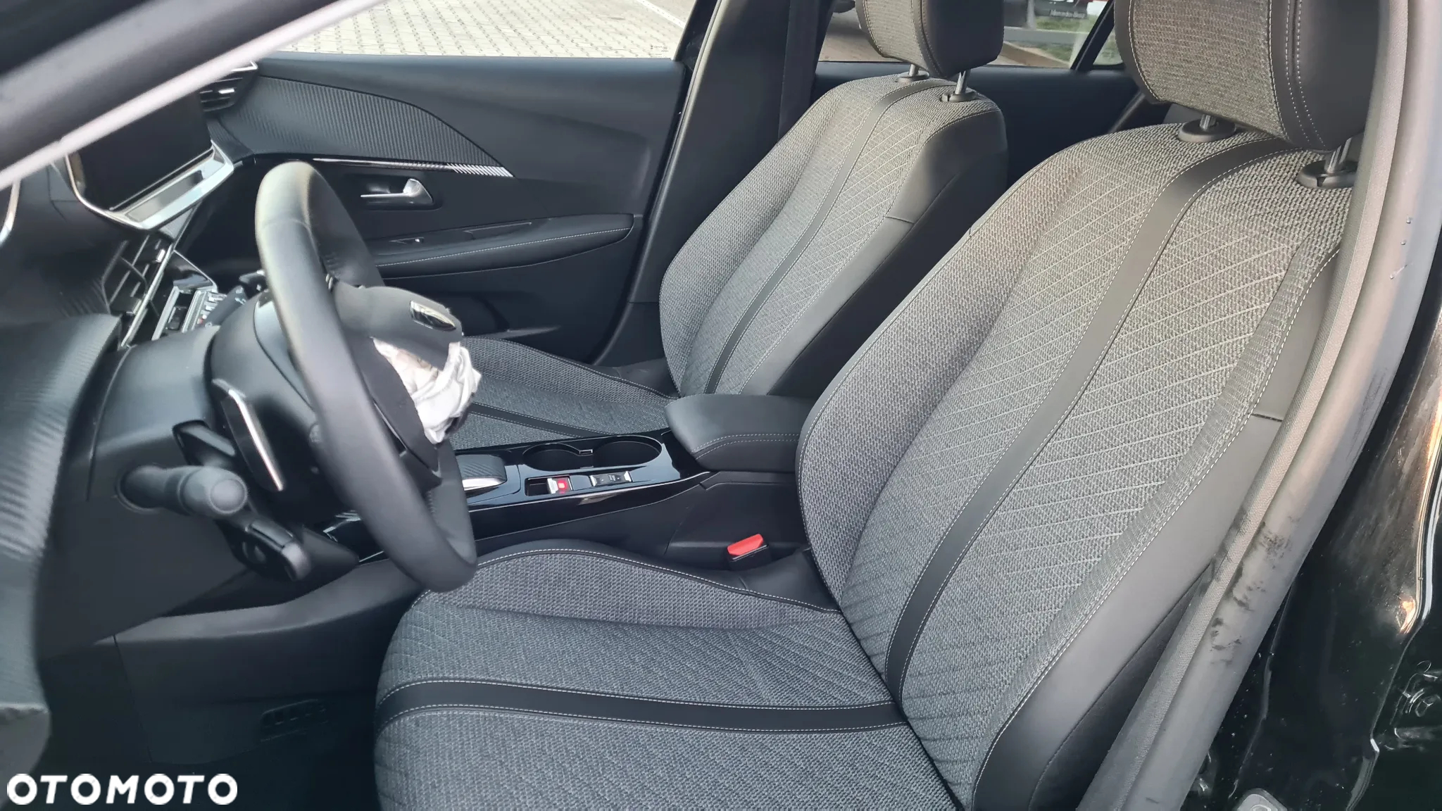 Peugeot 208 - 12