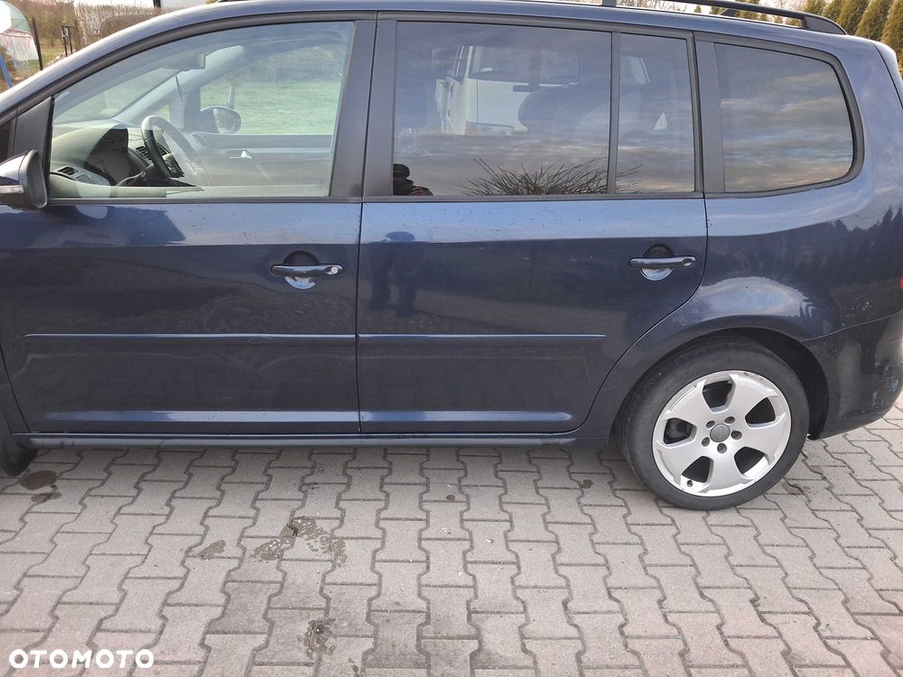 Volkswagen Touran - 4
