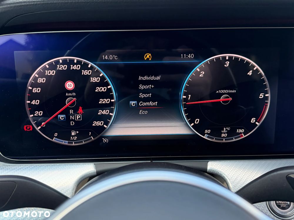 Mercedes-Benz Klasa E 220 d 4-Matic 9G-TRONIC - 28