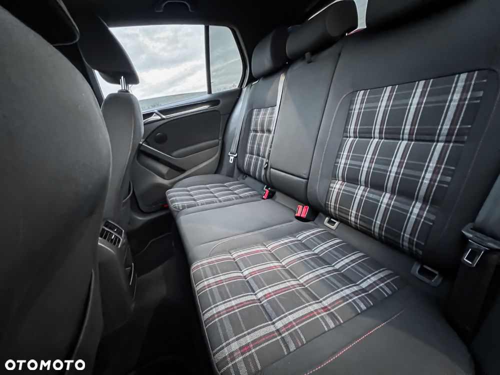 Volkswagen Golf 2.0 TSI GTI - 18