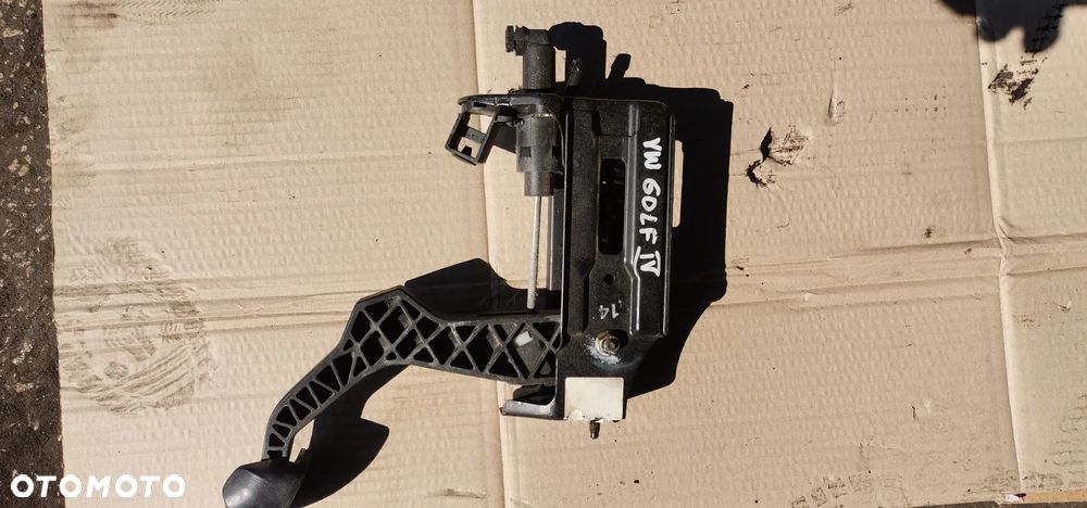 PEDAŁ SPRZĘGŁA - POMPKA GOLF IV - 1