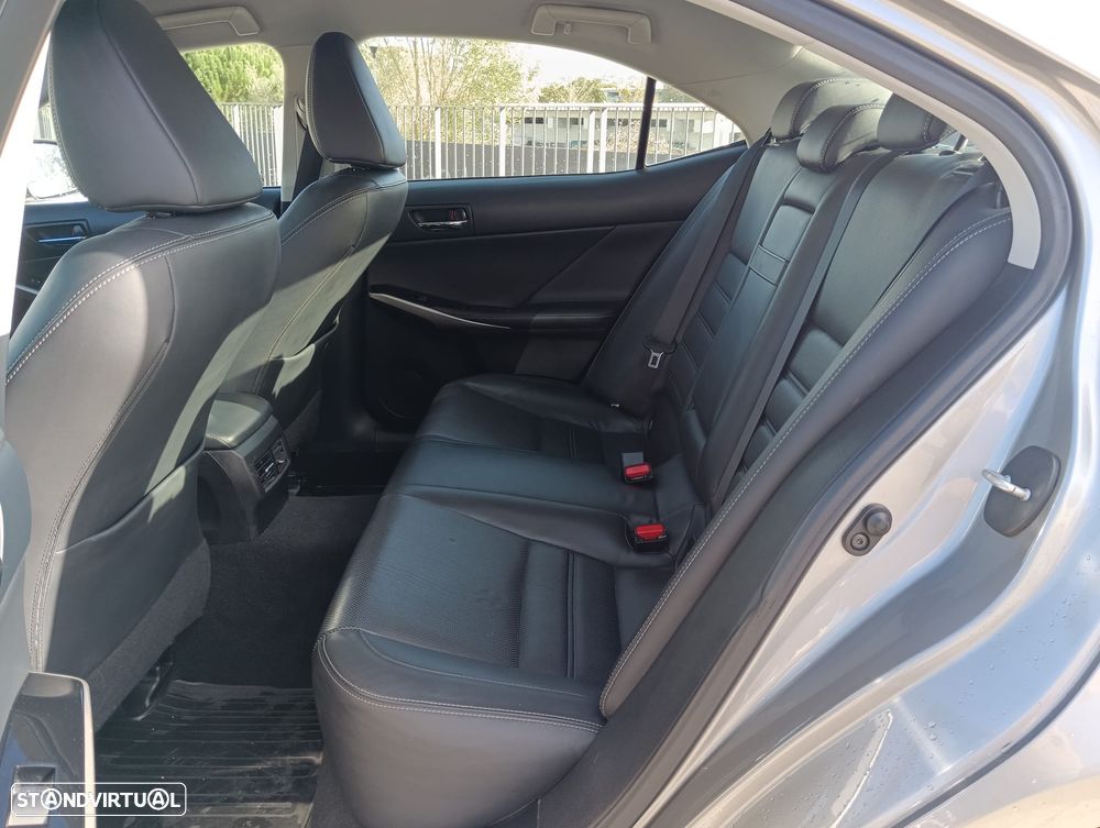 Lexus IS 300H Executive - 8