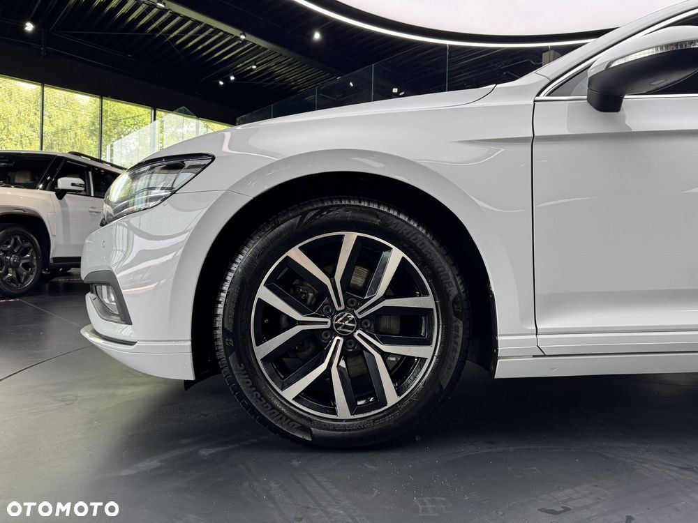 Volkswagen Passat - 20