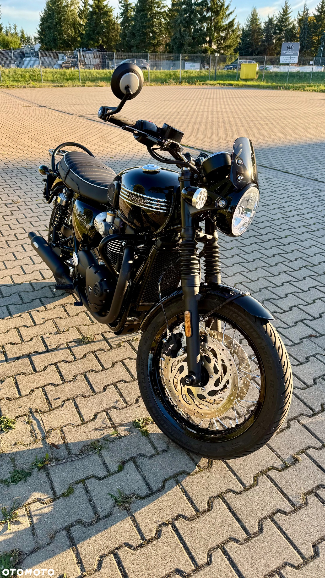 Triumph Bonneville - 9
