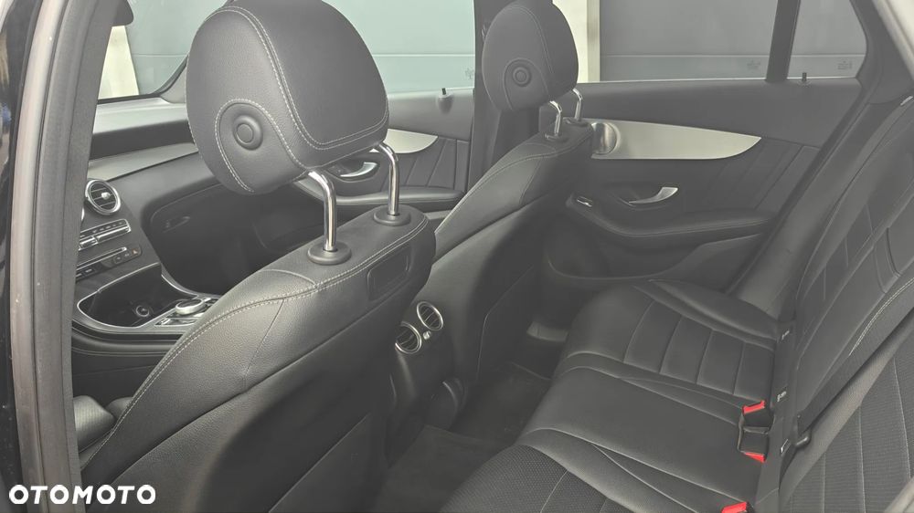 Mercedes-Benz GLC 300 4Matic 9G-TRONIC AMG Line - 31