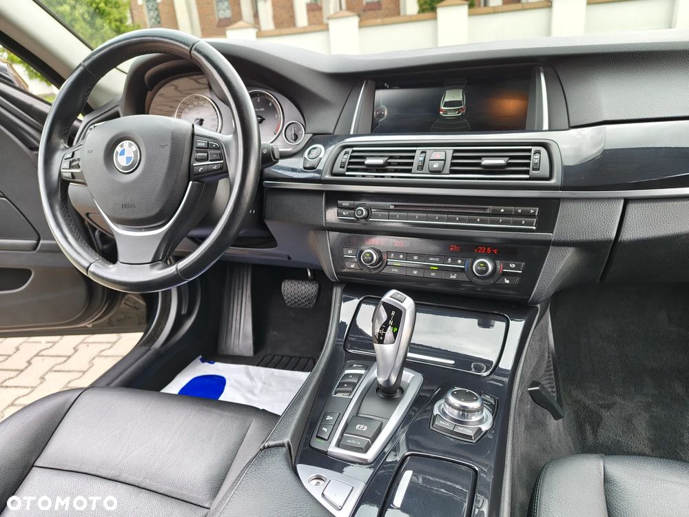 BMW Seria 5 520d xDrive - 32