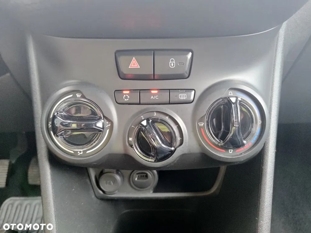 Peugeot 208 PureTech 82 Stop & Start Signature - 21