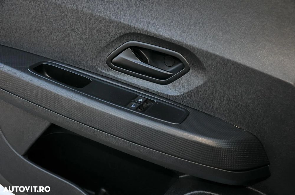 Dacia Logan TCe 90 Essential - 12