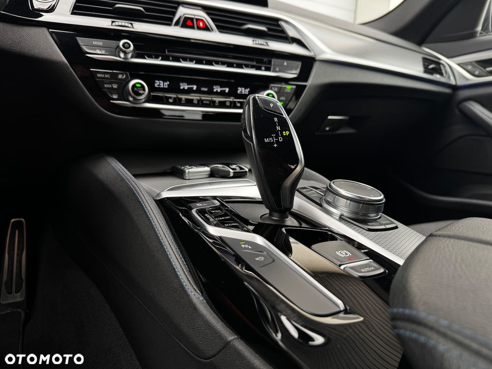 BMW Seria 5 520d xDrive M Sport sport - 27