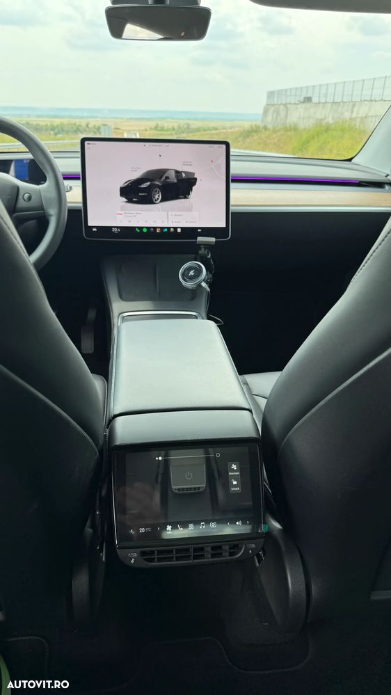 Tesla Model Y - 27