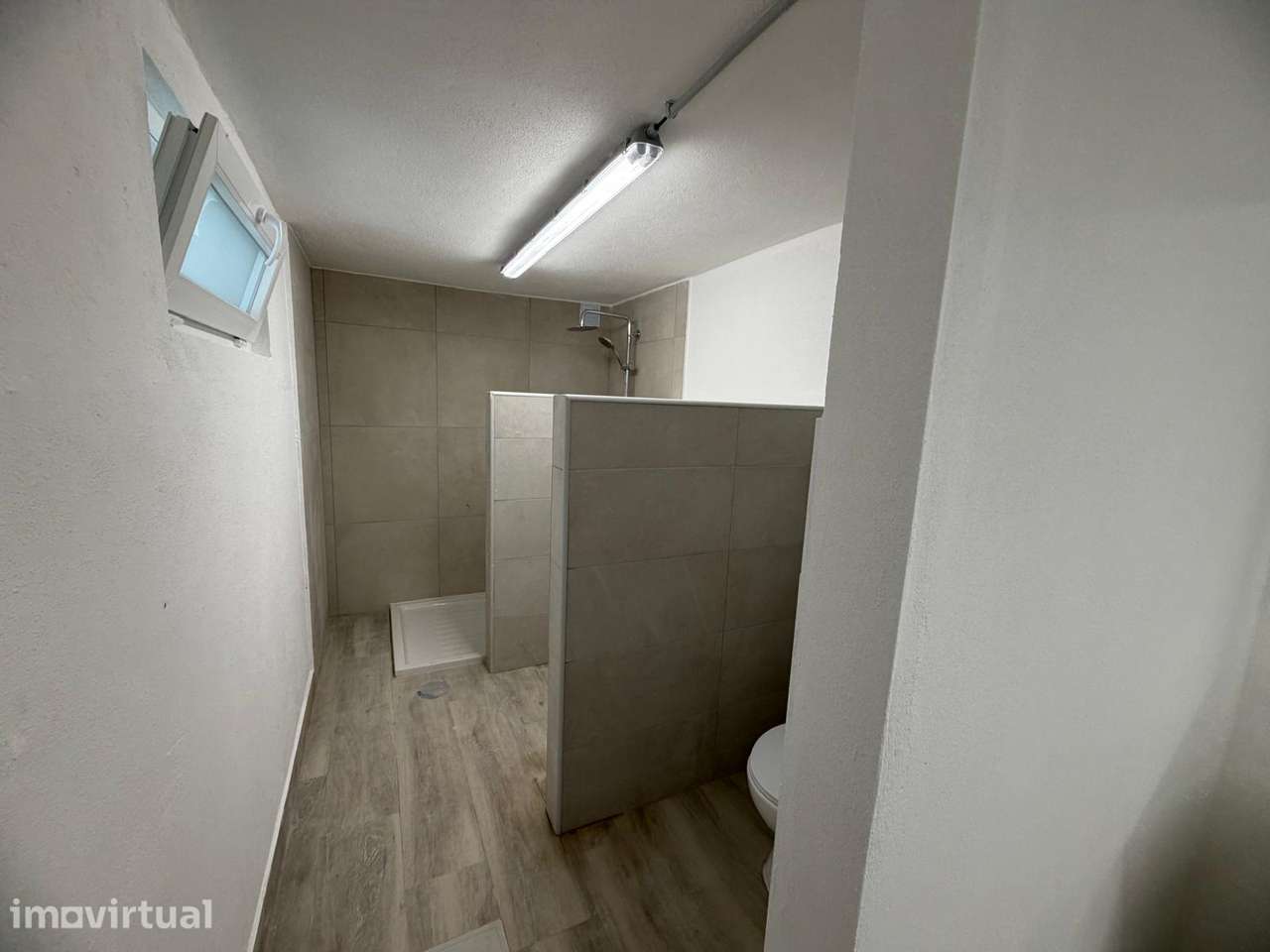 Armazém Totalmente Remodelado na Baixa da Banheira - Grande imagem: 5/15