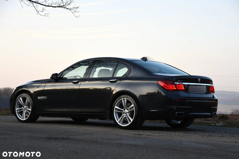 BMW Seria 7 750i xDrive Edition Exclusive - 13